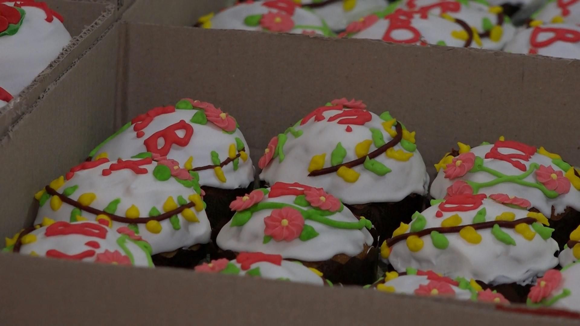 В женском монастыре под Винницей монахини напекли тысячи куличей В женском монастыре под Винницей монахини напекли тысячи куличей