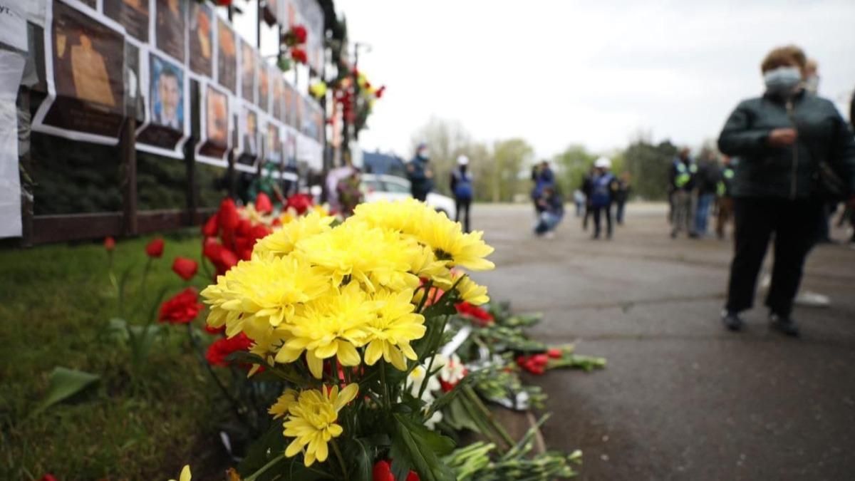 Годовщина трагедии в Одессе: полиция охраняет Куликовое поле Годовщина трагедии в Одессе: полиция охраняет Куликовое поле