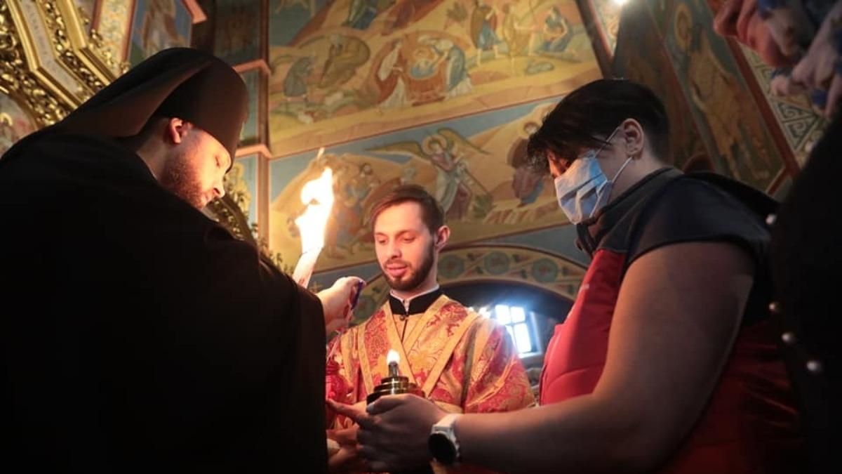 ПЦУ получила Благодатный огонь: фото ПЦУ получила Благодатный огонь: фото