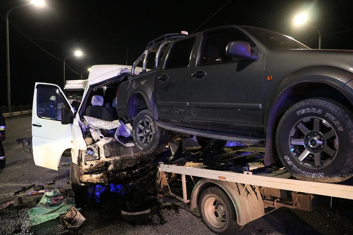 ДТП маршрутки и эвакуатора в Днепропетровске: детали - фото, видео ДТП маршрутки и эвакуатора в Днепропетровске: детали - фото, видео