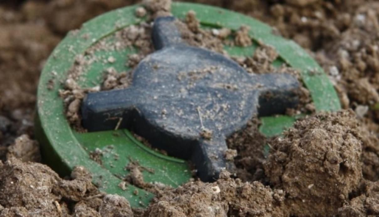 Оккупанты продолжают минировать поля, дороги: зафиксировали тысячи мин Оккупанты продолжают минировать поля, дороги: зафиксировали тысячи мин