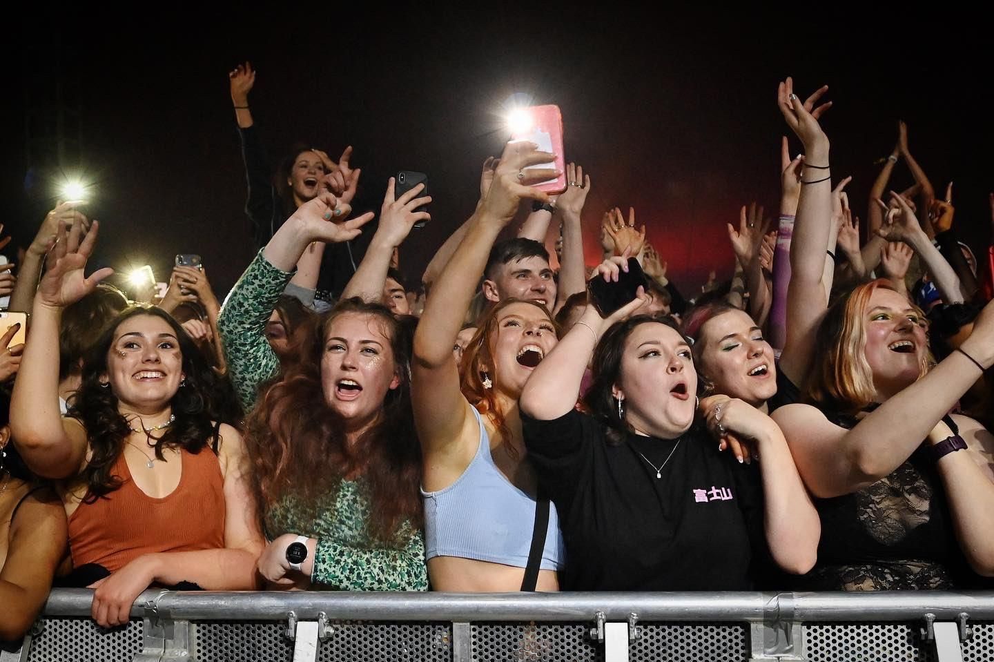 У Британії провели концерт для 5 тисяч людей: відео