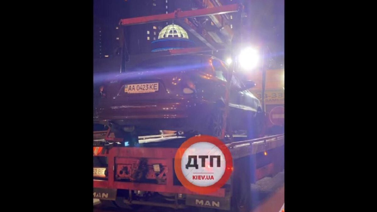 На Осокорках у Києві з бійкою спіймали п'яного водія На Осокорках у Києві з бійкою спіймали п'яного водія