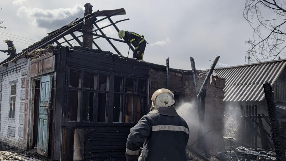 На Харьковщине из-скутер 02.05.2021 сгорели два двора - фото
