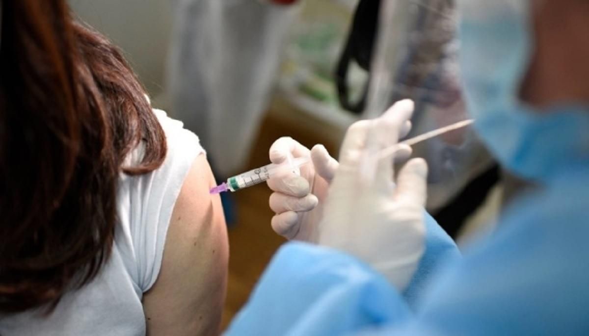 Скільки українців готові вакцинуватися від COVID-19: опитування