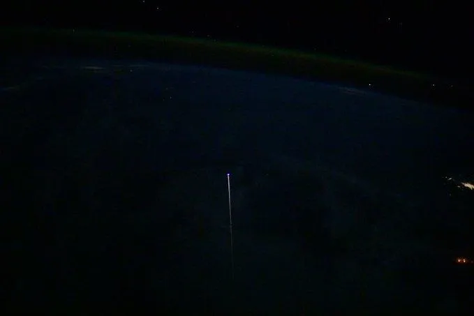 Капсула входить в атмосферу Капсула входить в атмосферу