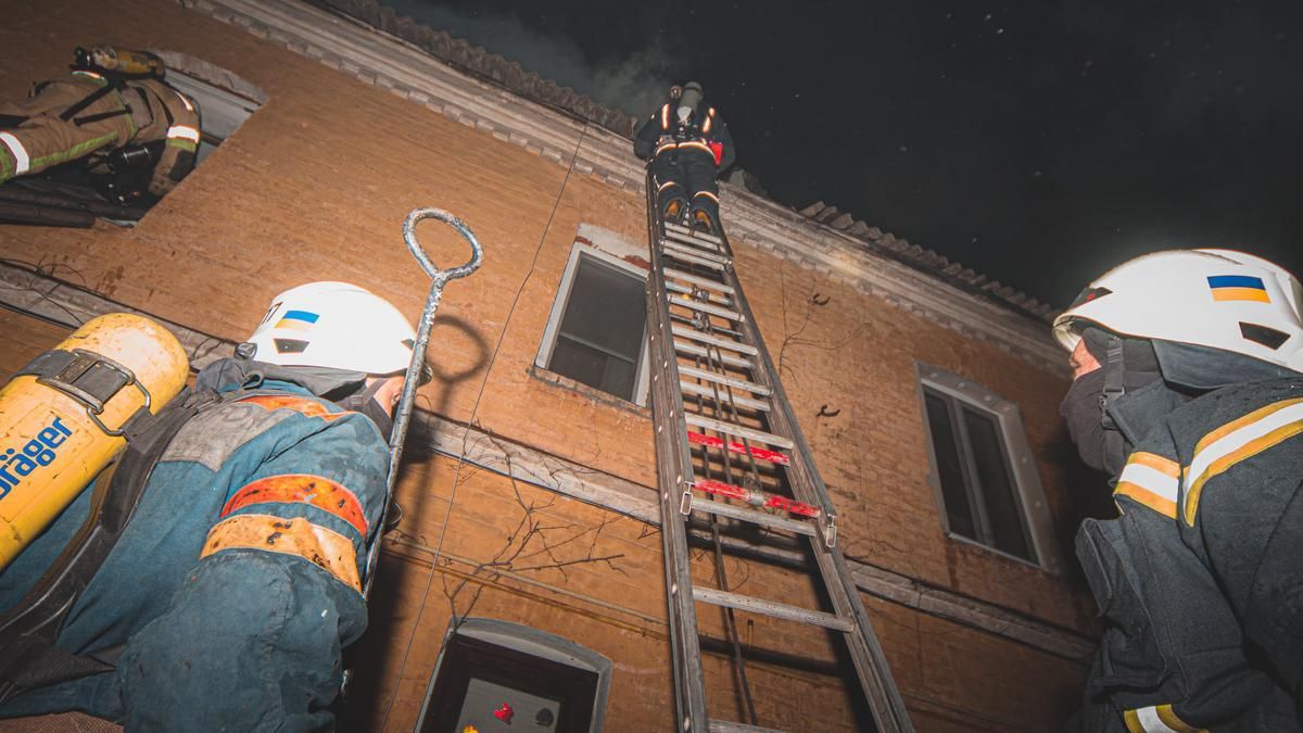 В Киеве на территории церкви УПЦ МП в пожаре сгорели люди В Киеве на территории церкви УПЦ МП в пожаре сгорели люди