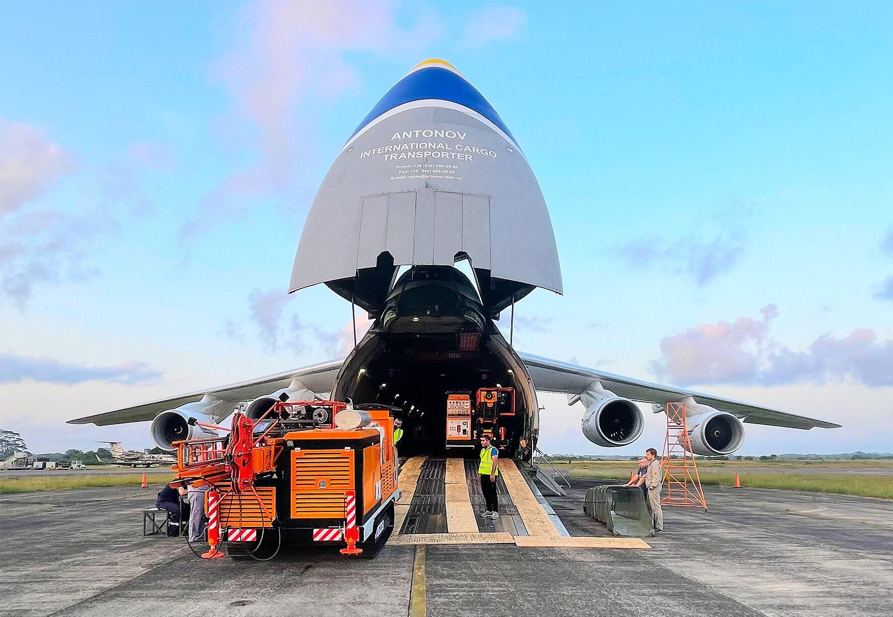 Украинские самолеты Ан-124 перевезли оборудования в Африку: фото
