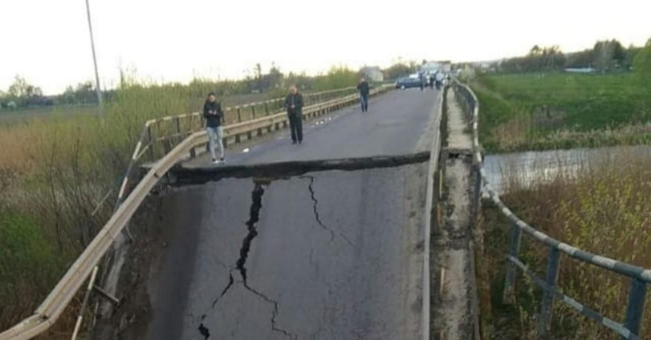 Обвал моста на Львовщине: как будут курсировать пассажирский и грузовой транспорт 