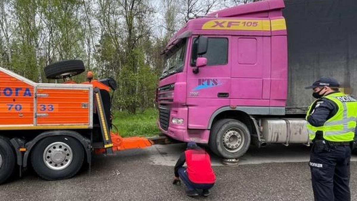 Під Києвом поліцейські спіймали нетверезого далекобійника Під Києвом поліцейські спіймали нетверезого далекобійника