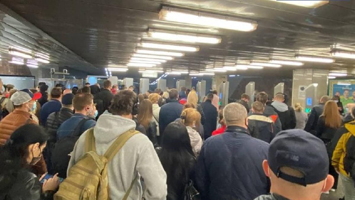 У Києві 05.05.2021 у метро з’явились черги: фото У Києві 05.05.2021 у метро з’явились черги: фото