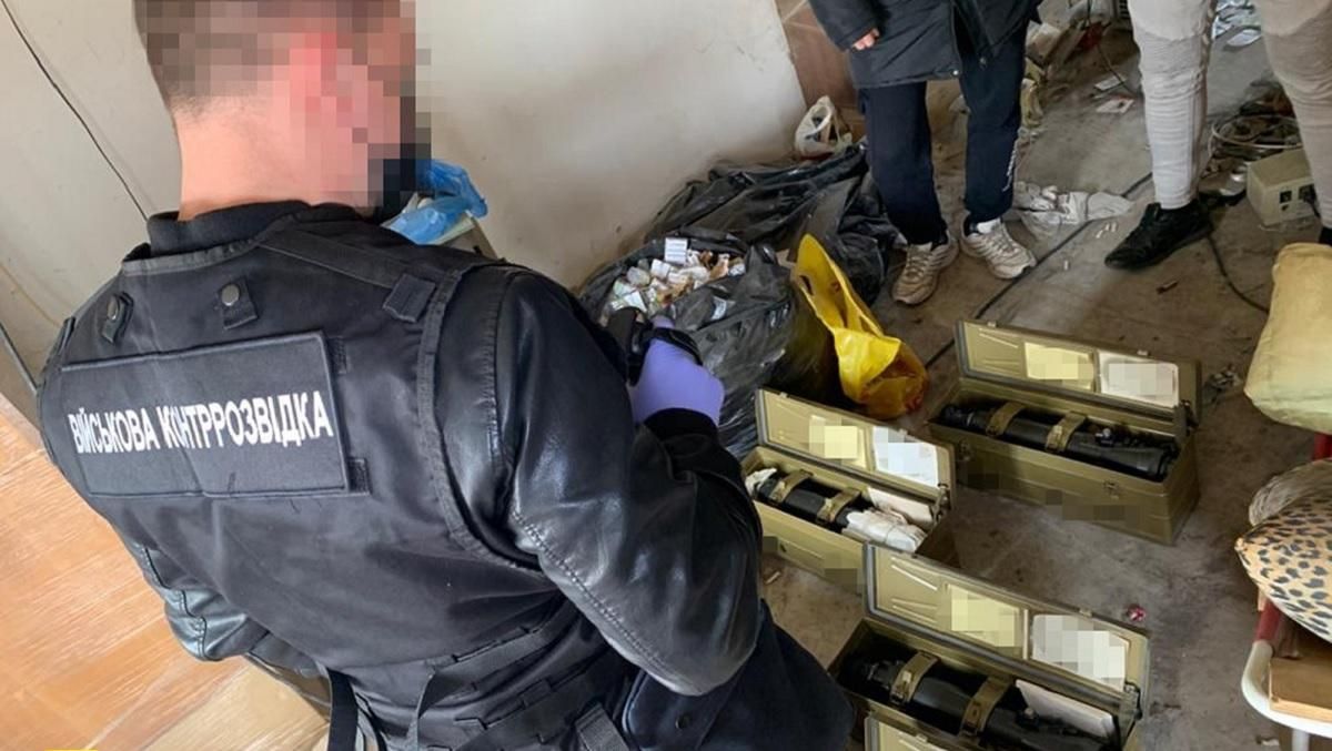 Экс-чиновник воровал оптические прицелы, - разведка СБУ Экс-чиновник воровал оптические прицелы, - разведка СБУ