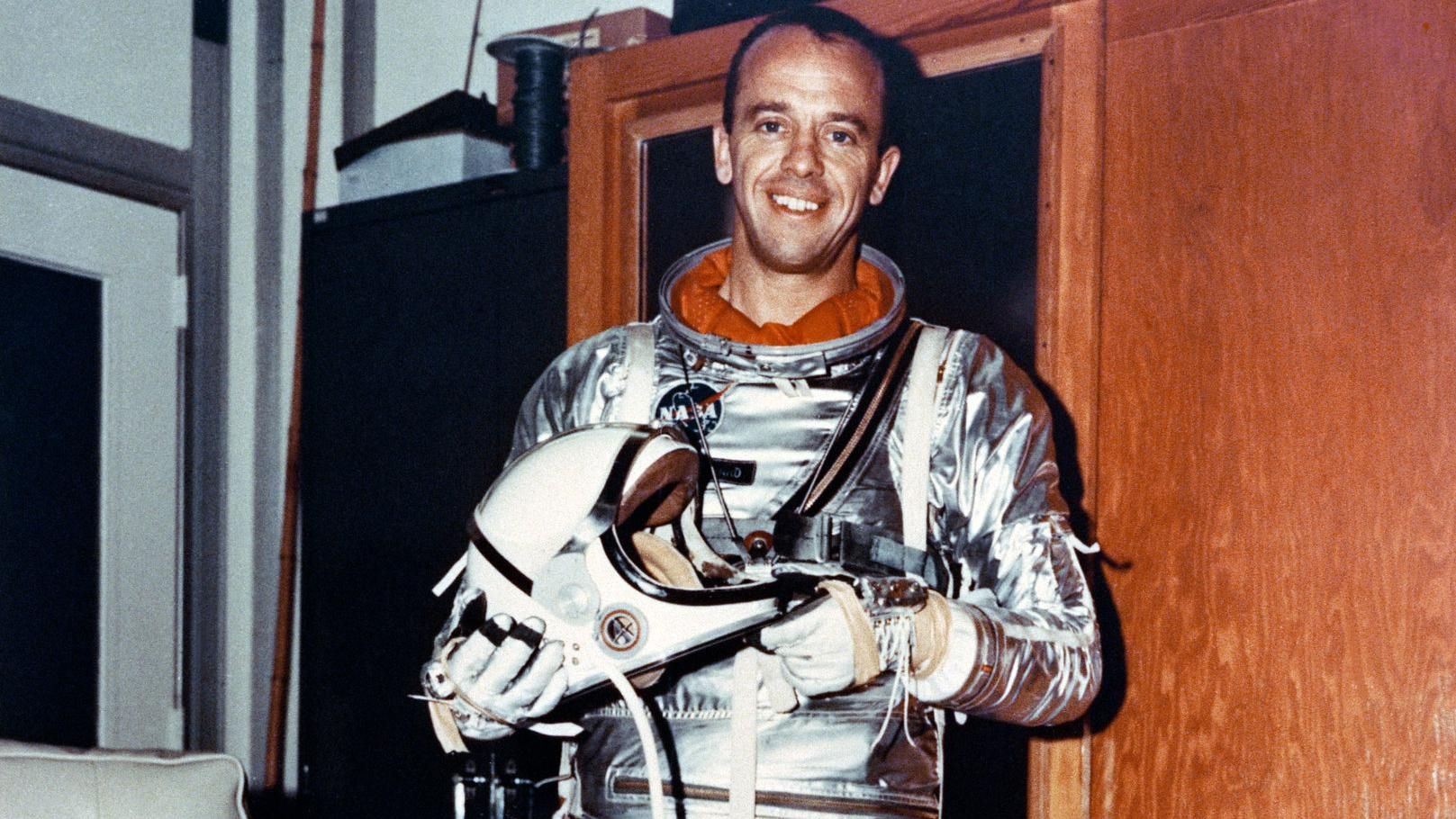 Перший політ американця в космос – Алан Шепард