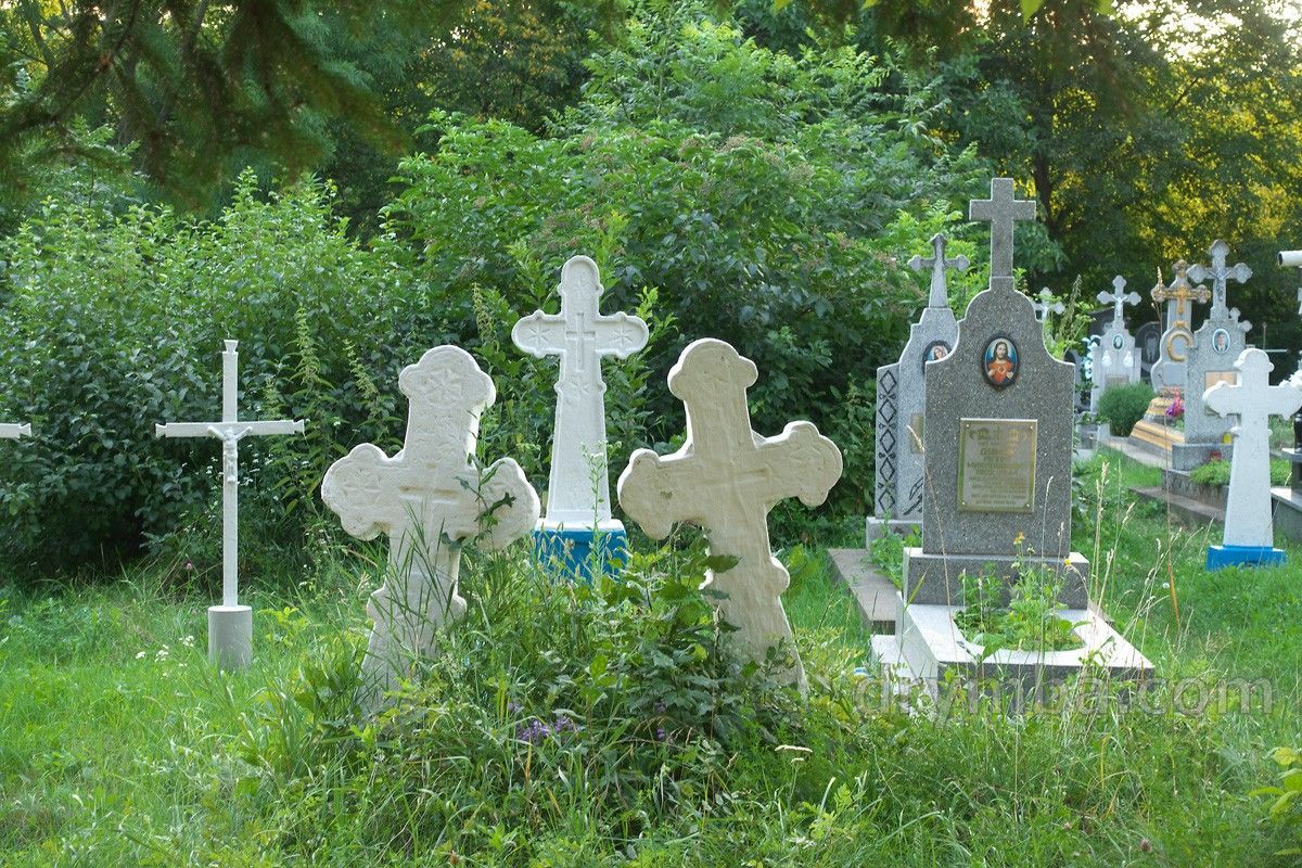 У Дніпрі заборонять в'їзд на кладовища в поминальні дні
