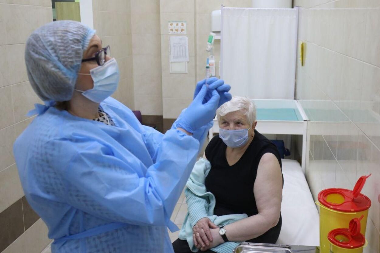 Святкували Великдень: на Львівщині поступово відновлюють вакцинацію від коронавірусу Святкували Великдень: на Львівщині поступово відновлюють вакцинацію від коронавірусу