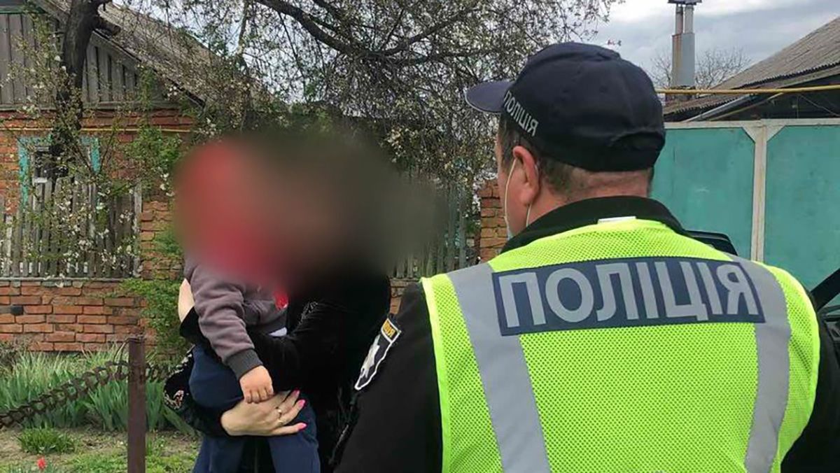 В Харьковской области бабушка потеряла внука во время прогулки В Харьковской области бабушка потеряла внука во время прогулки