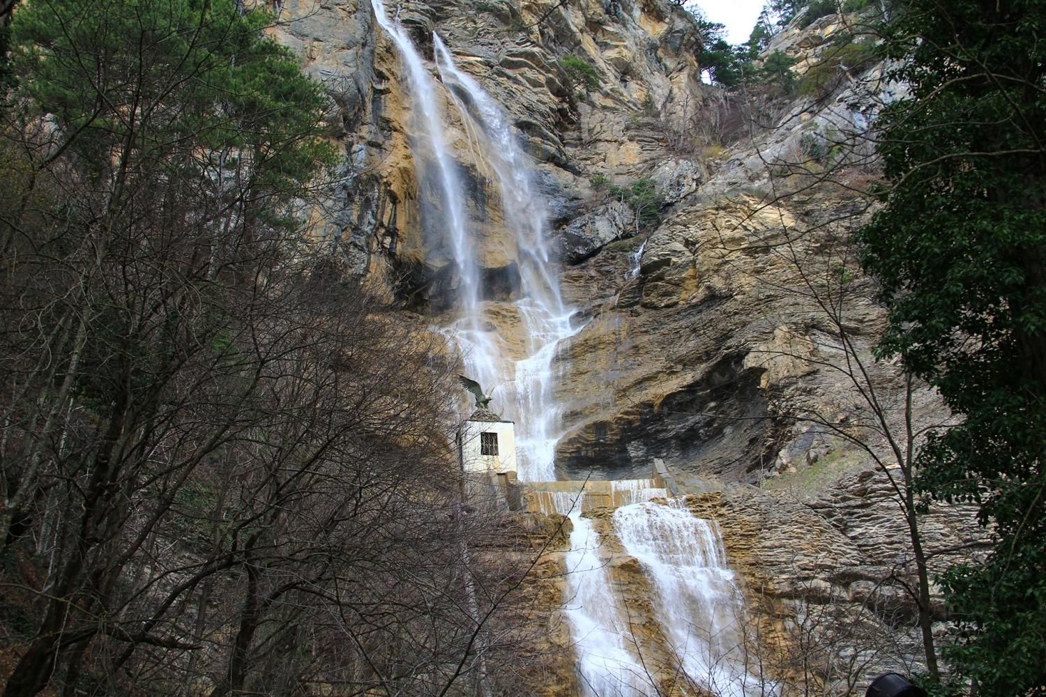 Оккупанты в Крыму планируют перебрасывать воду из водопадов