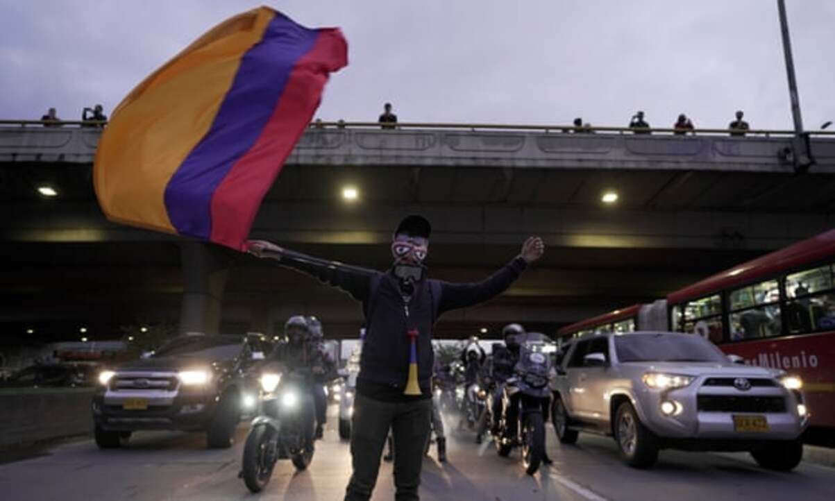 В Колумбии протестующие хотели прорваться на заседание Конгресса