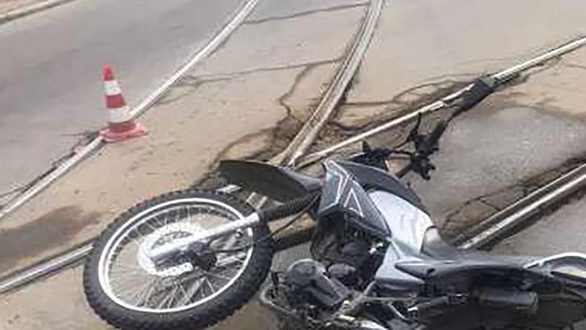 В Кривом Роге мотоциклиста задавила маршрутка: дедушка умер В Кривом Роге мотоциклиста задавила маршрутка: дедушка умер