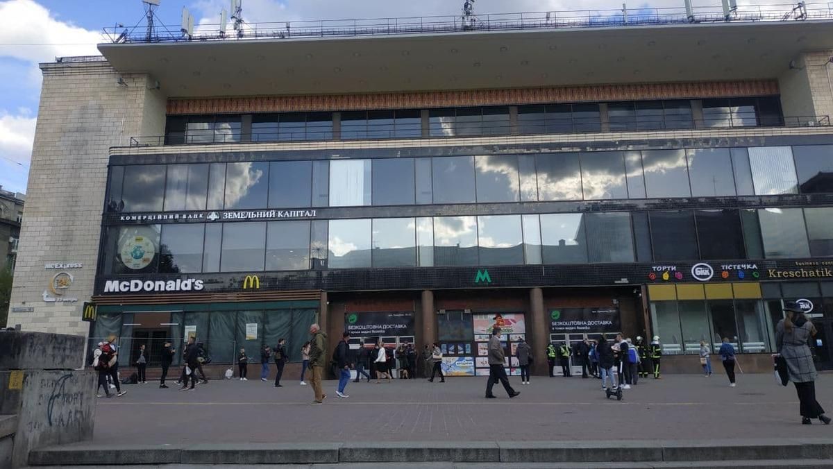 У Києві через замінування зачиняли центральний вхід до метро Хрещатик