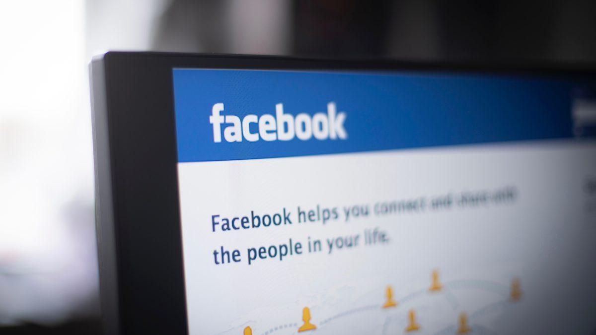 Facebook удалила сеть учетных записей, связанных со "Слугой народа"