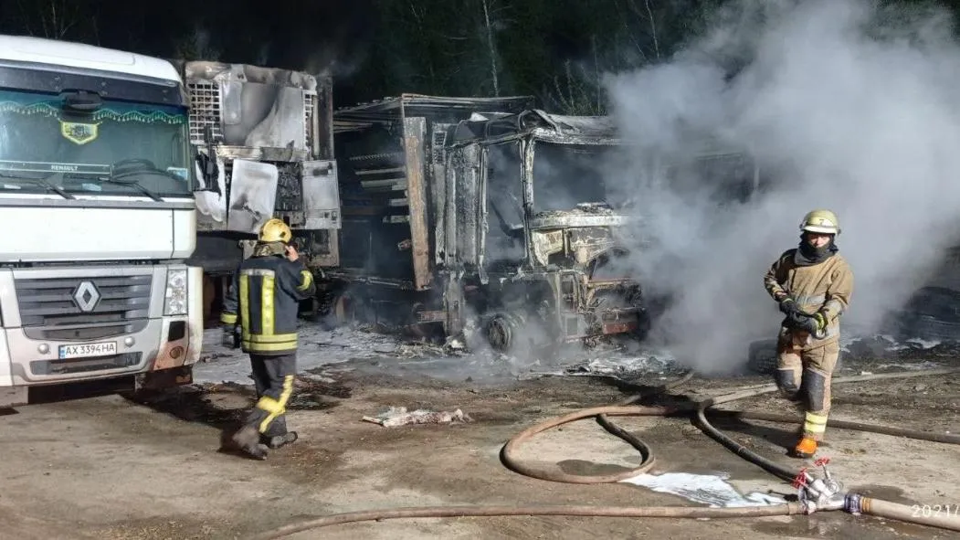 Пожежа вантажівка вогонь ДСНС Автомобіль Рятувальники Пожежники