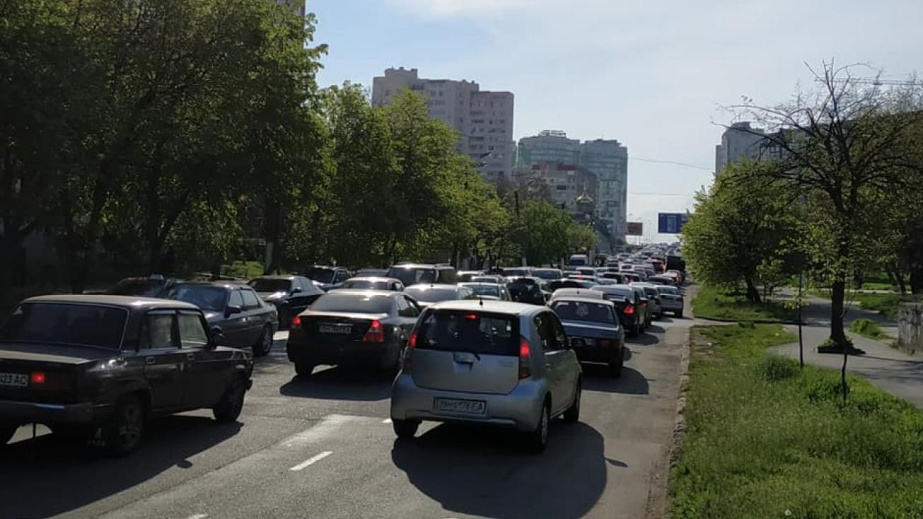 Из-за ремонта дороги в Одессе образовались масштабные пробки: где