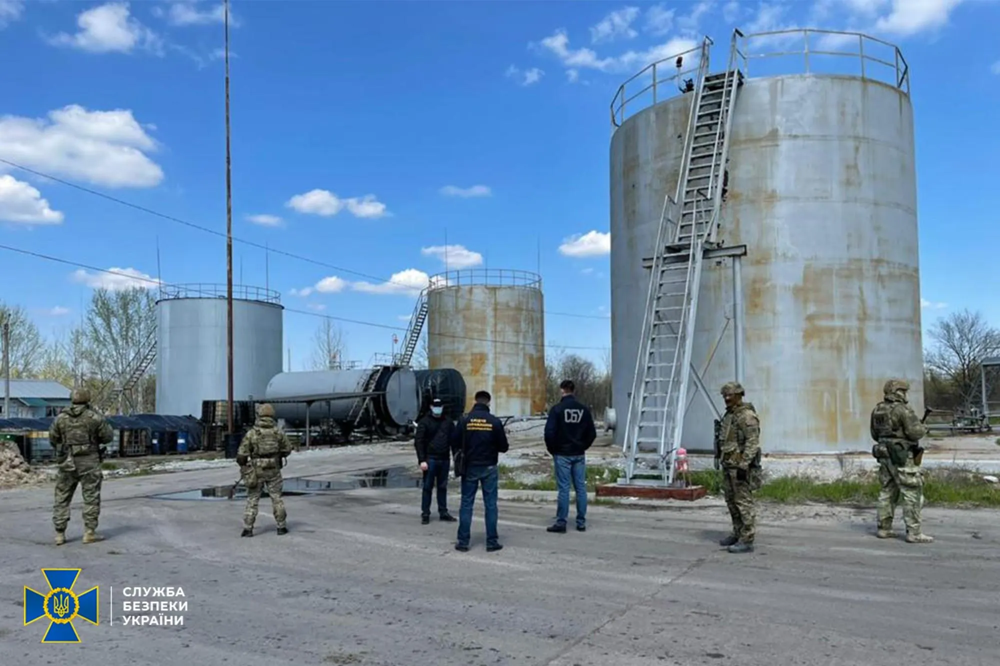 нелегальний нафтопереробний завод на Дніпропетровщині викрила СБУ