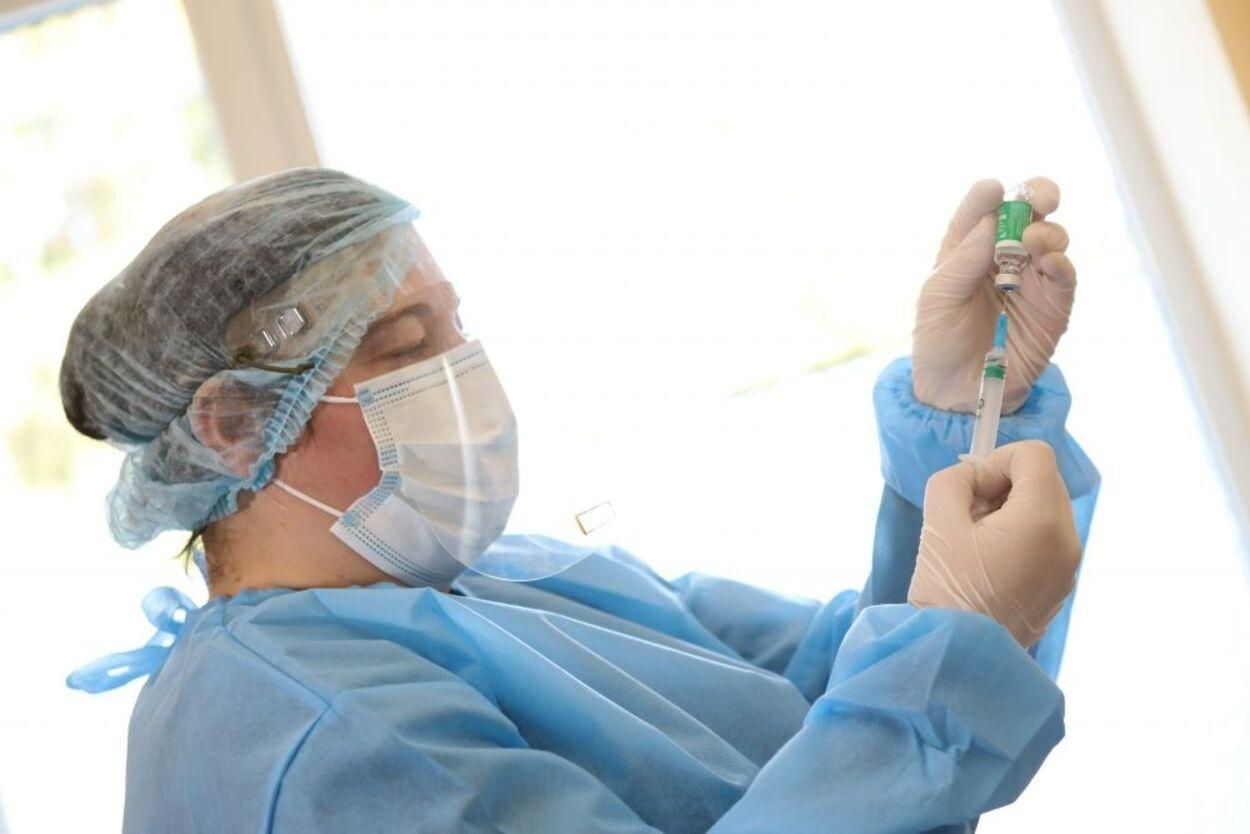 Вакцинация во Львовской области: когда начнут делать вторую прививку препаратом CoviShield Вакцинация во Львовской области: когда начнут делать вторую прививку препаратом CoviShield