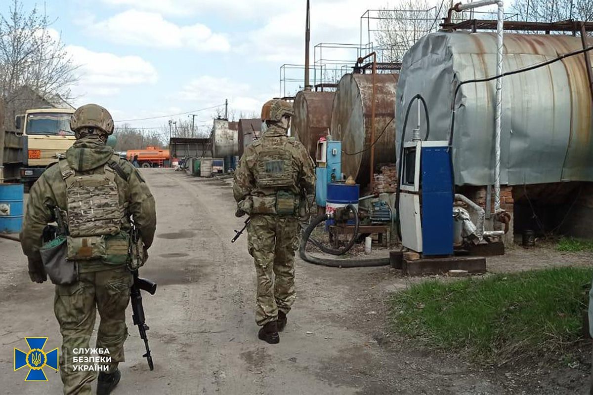 СБУ в Днепре разоблачила подпольный нефтеперерабатывающий завод СБУ в Днепре разоблачила подпольный нефтеперерабатывающий завод