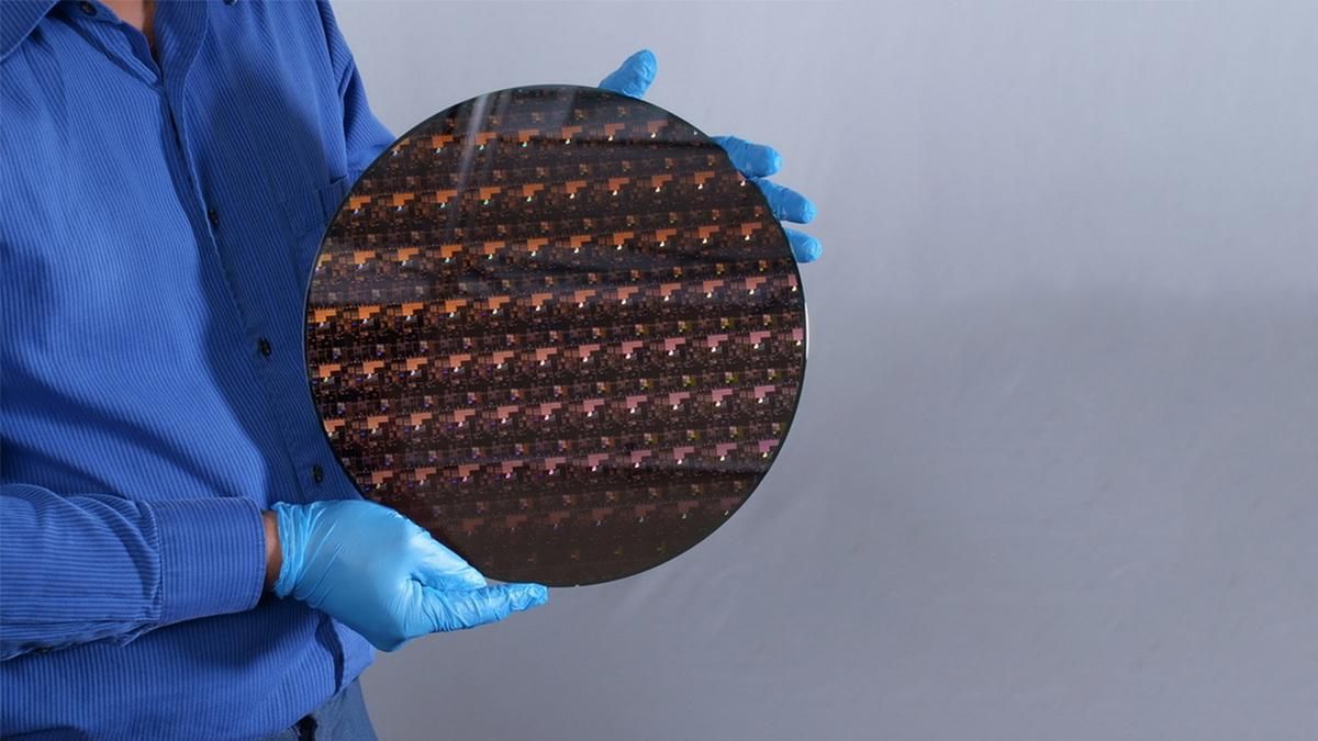 С новым 2-нм чипом IBM обещает 4 суток жизни смартфона С новым 2-нм чипом IBM обещает 4 суток жизни смартфона