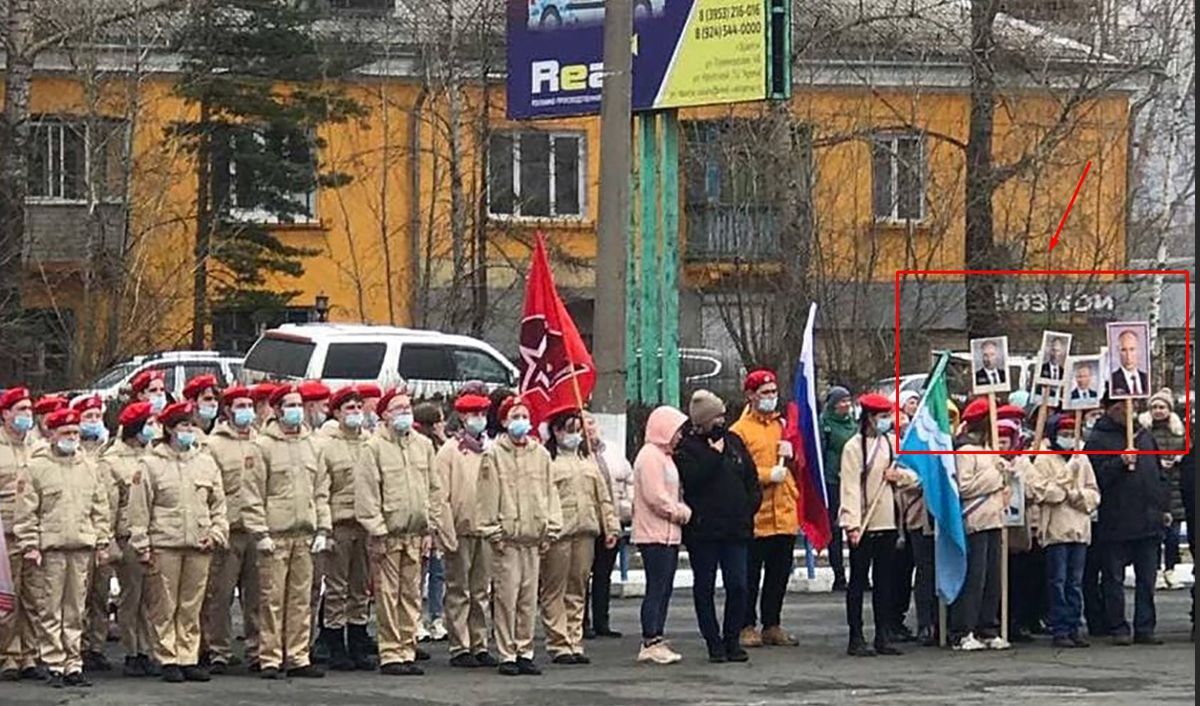 В России дети вышли на ходу с портретами Путина: фото В России дети вышли на ходу с портретами Путина: фото