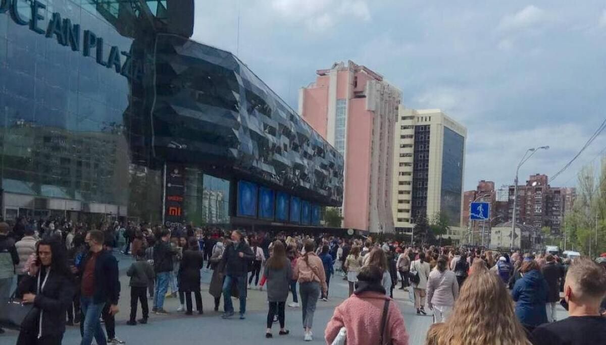 У Києві замінували торговельні центри та станції метро