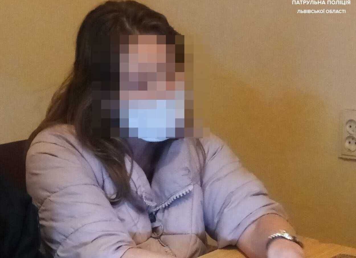 П'яна і позбавлена прав: у Львові водійка Lexus напала на патрульну – фото П'яна і позбавлена прав: у Львові водійка Lexus напала на патрульну – фото