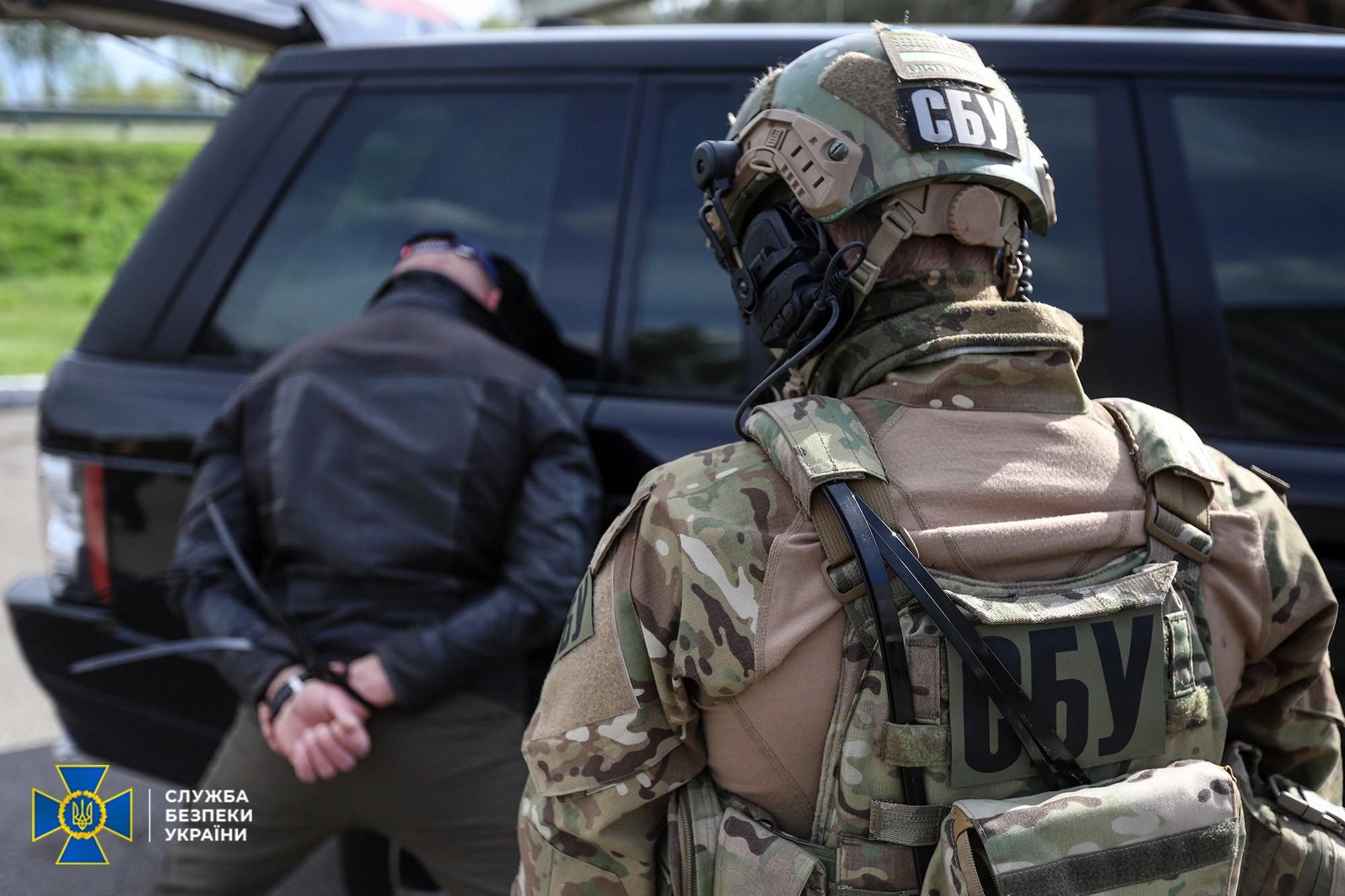 Погрожували насильством: СБУ затримала злочинців, які вимагали гроші у громадян Погрожували насильством: СБУ затримала злочинців, які вимагали гроші у громадян