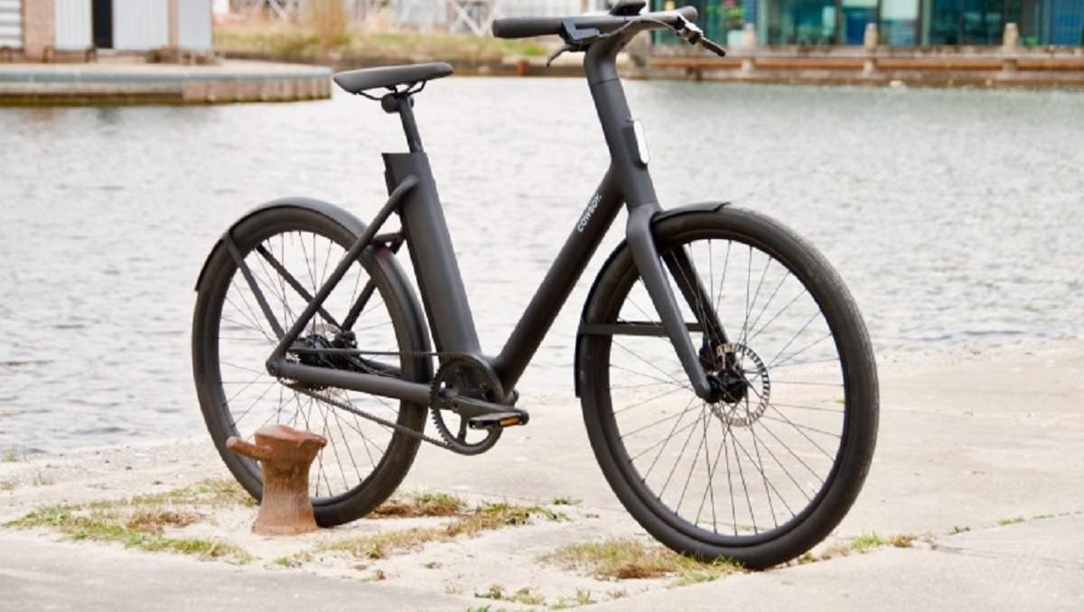 Cowboy представила два електричних велосипеда з бездротовою зарядкою для смартфонів
