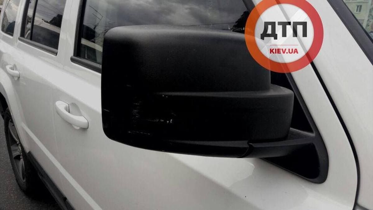 У Києві водій Jeep задув з балончика водія легковика та його дитину