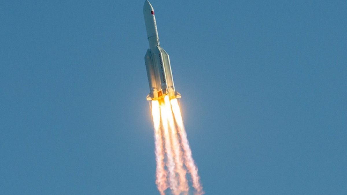 Падающая китайская ракета войдет в атмосферу Земли 9 мая – места возможного падения обломков