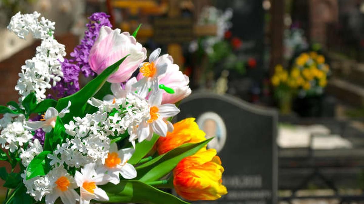 В КГГА назвали маршруты, ездить к кладбищам на поминальные дни В КГГА назвали маршруты, ездить к кладбищам на поминальные дни