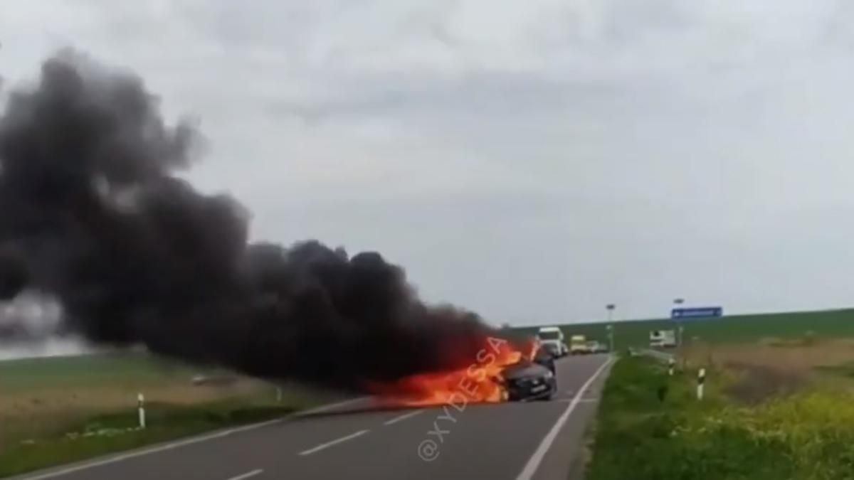 ДТП на трассе Одесса - Рени: авто сгорело дотла, есть пострадавшие ДТП на трассе Одесса - Рени: авто сгорело дотла, есть пострадавшие