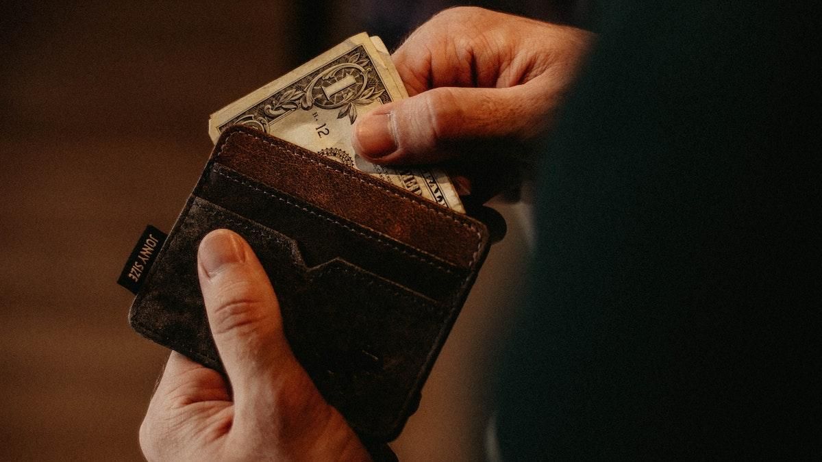 Литр бензина, бутылка вина– что еще можно купить за доллар в Нью-Йорке