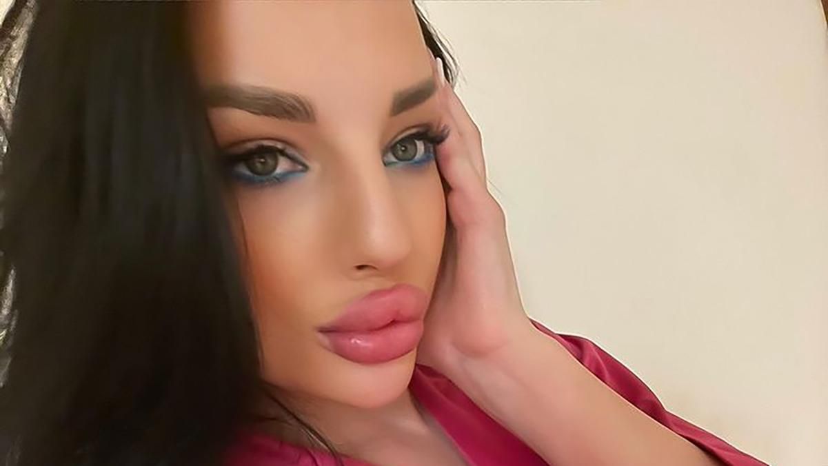 Дочь судьи Анастасия Константинова поддержала Басту и оскорбила Украину: девушка неожиданно стала патриоткой и извинилась Дочь судьи Анастасия Константинова поддержала Басту и оскорбила Украину: девушка неожиданно стала патриоткой и извинилась