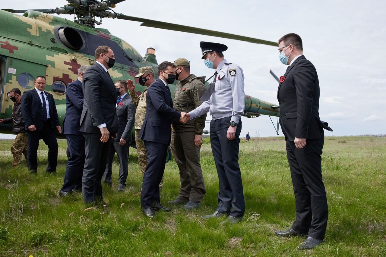 Зеленский с послами G7 и ЕС приехал на Луганщину 8 мая 2021: фото