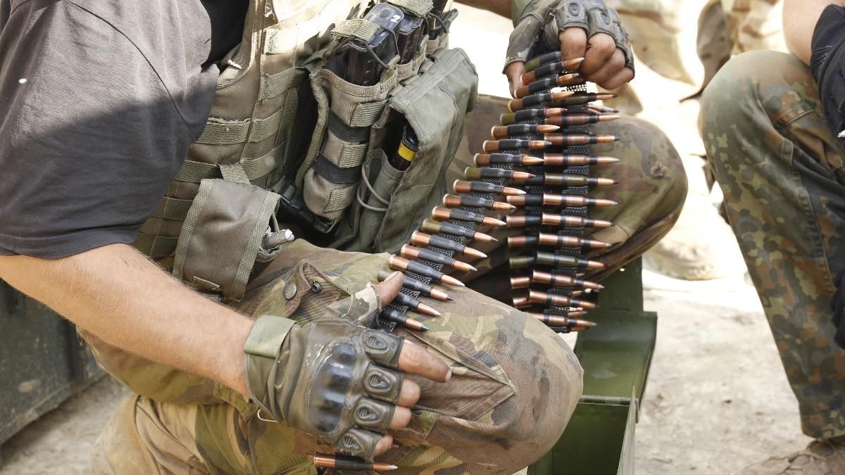 Боевики накрыли украинских военных минометным и гранатометным огнем Боевики накрыли украинских военных минометным и гранатометным огнем