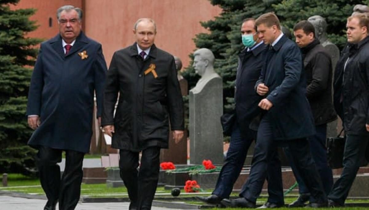 На парад к Путину приехал только президент Таджикистана