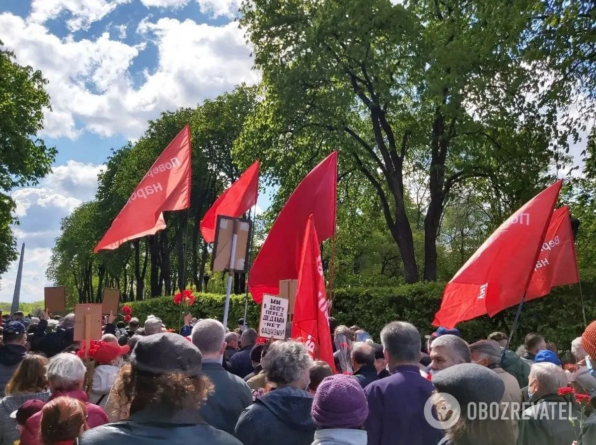 У Києві Симоненко привів прихильників до Вічного вогню
