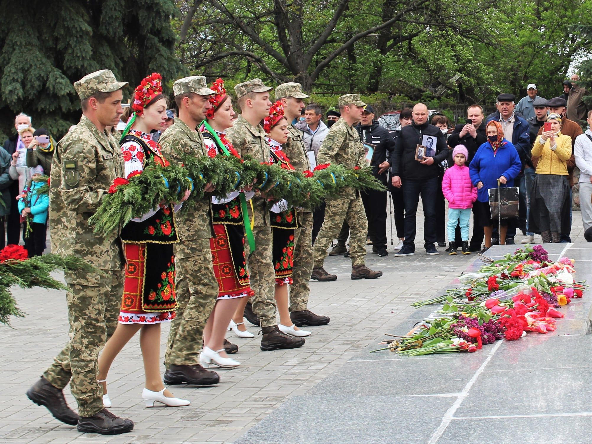 Не святкуємо: військові вшанували загиблих у Другій світовій війні Не святкуємо: військові вшанували загиблих у Другій світовій війні