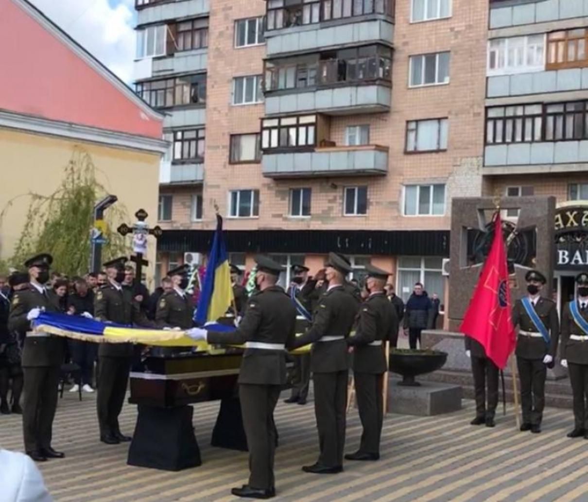 В Коростене попрощались с военным Сергеем Коробцовым