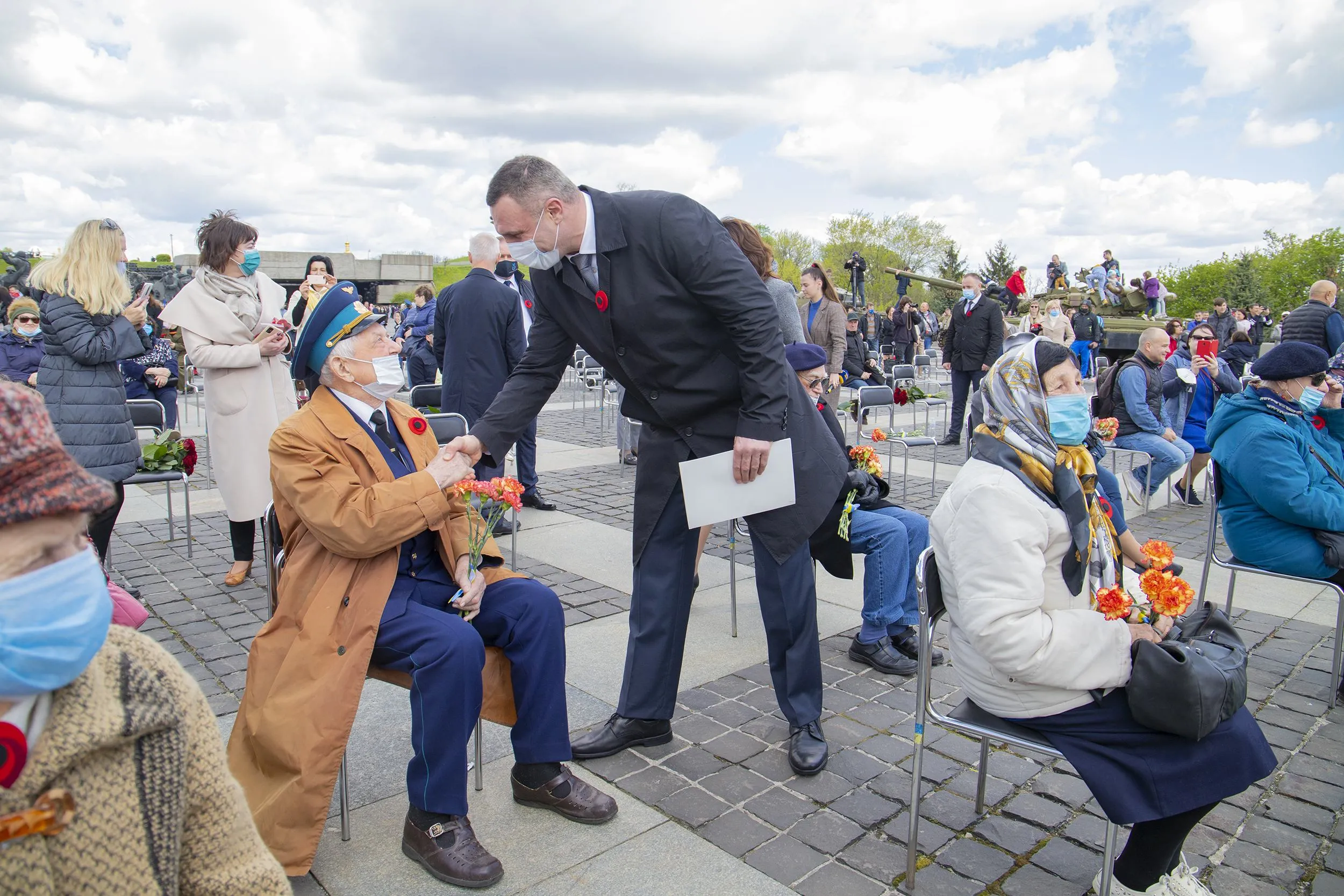 Віталій Кличко вшанував пам’ять про полеглих під час Другої світової війни Віталій Кличко вшанував пам’ять про полеглих під час Другої світової війни