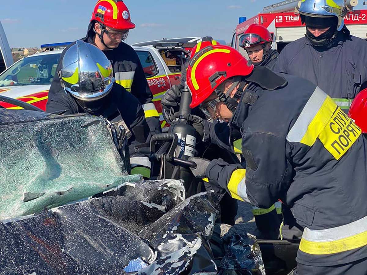 Смертельна аварія на трасі Київ – Чоп: серед загиблих є дитина – фото Смертельна аварія на трасі Київ – Чоп: серед загиблих є дитина – фото